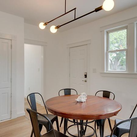 Modern Family Home In Mason With Backyard And Fire Pit 외부 사진