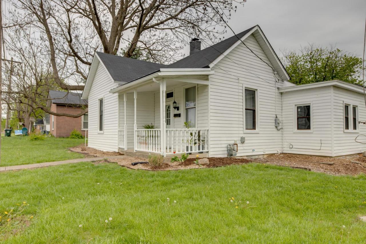 Modern Family Home In Mason With Backyard And Fire Pit 외부 사진