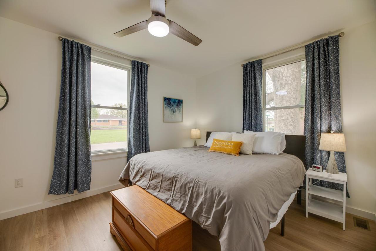 Modern Family Home In Mason With Backyard And Fire Pit 외부 사진