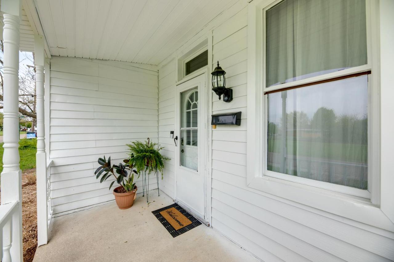 Modern Family Home In Mason With Backyard And Fire Pit 외부 사진